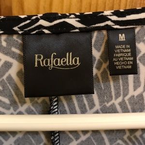 Women’s Back and white print top